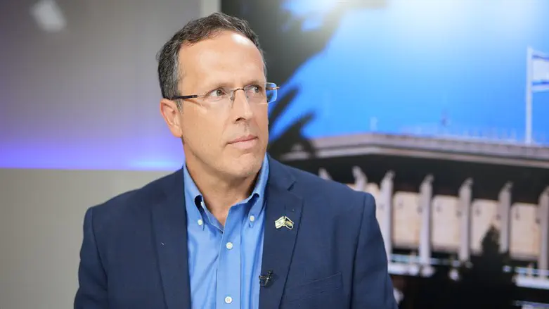 משה קינלי טור פז