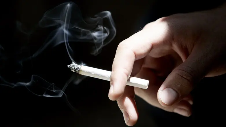 מכור צריך יד מושטת, אבל לפעמים היא תקועה עמוק בכיס. אילוסטרציה