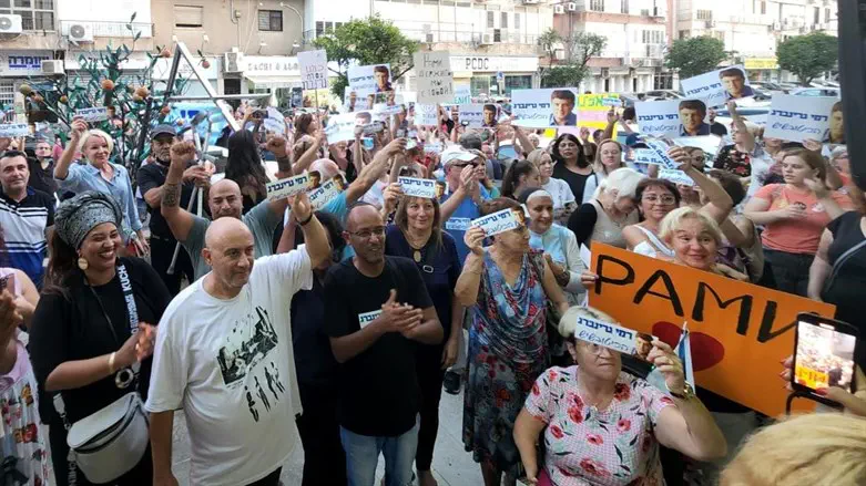 תושבי פתח תקווה תומכים ברמי גרינברג