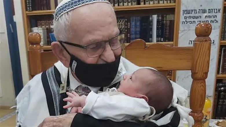 עם הנין ה-13. ניצחון יומיומי