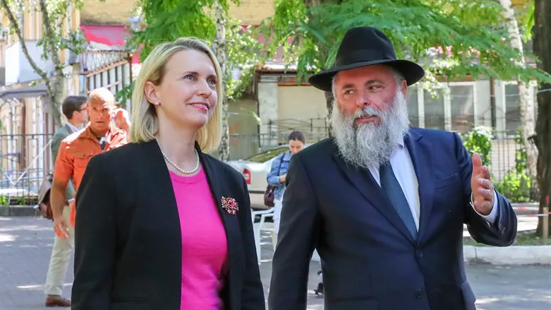 שגרירת ארה"ב והרב מרקוביץ בקייב