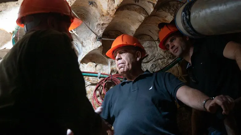 מיקי לוי במנהרת חיזבאללה