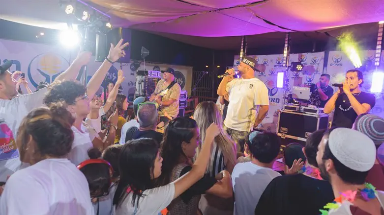 סאבלימינל ומתנדבי עמותת מאירים