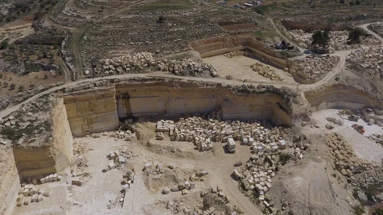 מחצבה בלתי חוקית ביו"ש