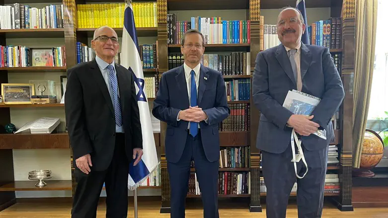 דורי גולד ויוסי קופרווסר עם הנשיא הרצוג