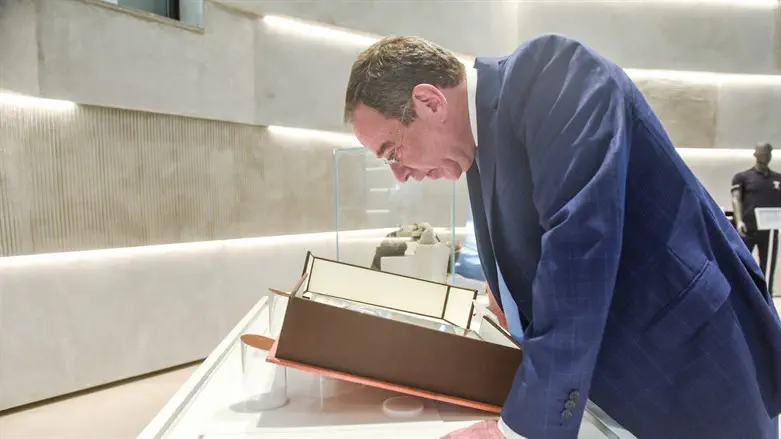 השגריר תומס ניידס