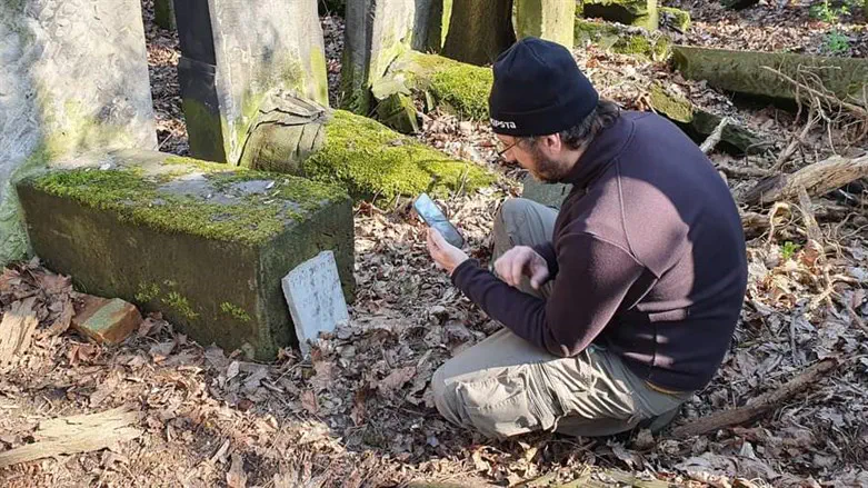 חושף הכתובת שהחליפה מצבה