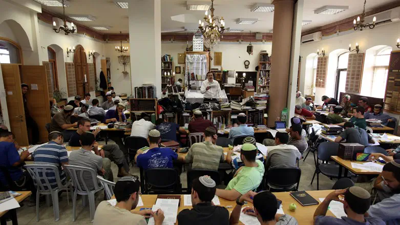 פתאום לומדים תורה בלי שוט של מבחנים, זה לא פחות מקסם. ישיבה גבוהה