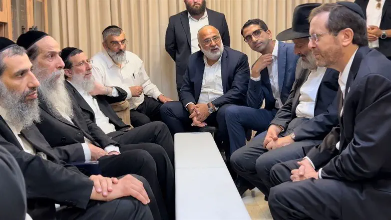 הנשיא בבית הרב כהן