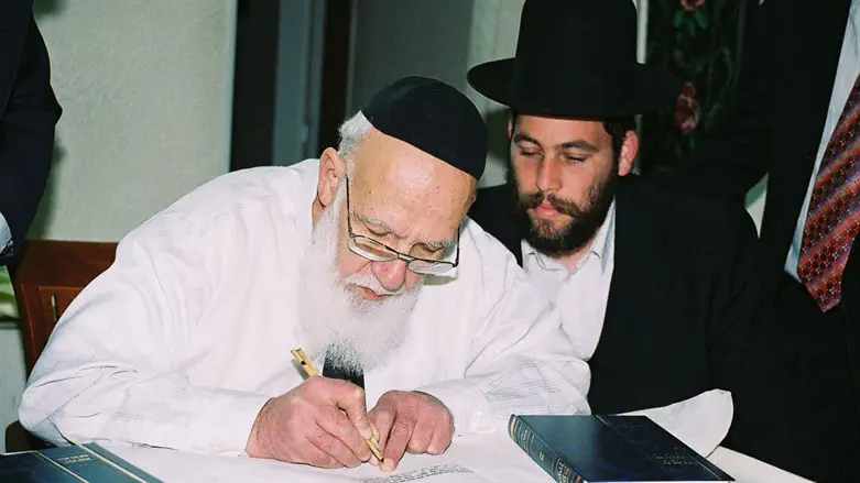 הצלם החרדי עם חכם שלום כהן