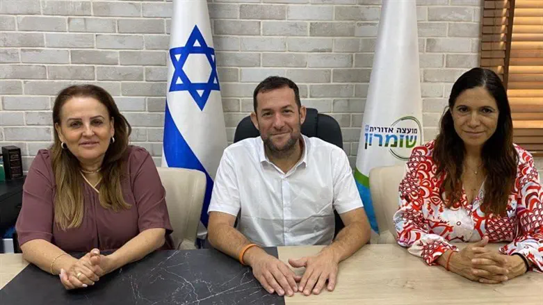 Йоси Даган, Эти Атия и Кэти Шитрит