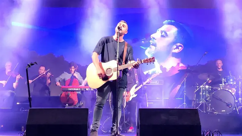 Ishay Ribo performs in Gush Etzion