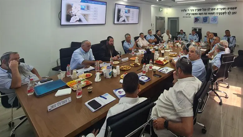 הפגישה במטה מחוז ש''י