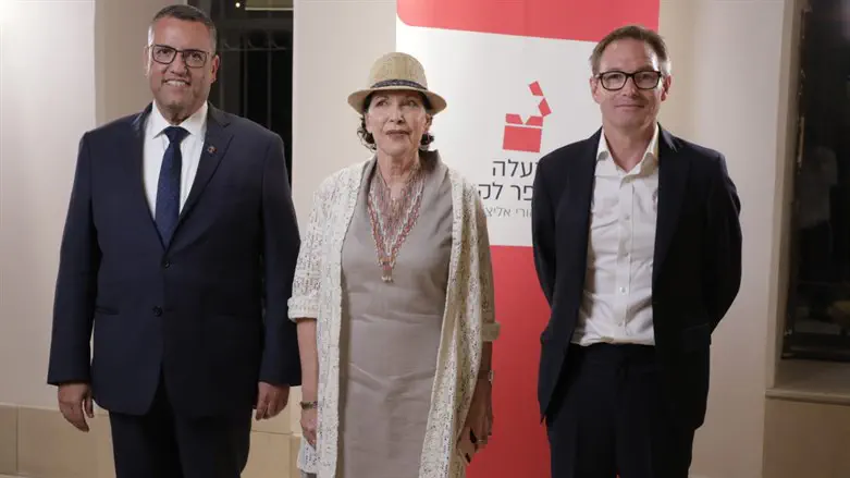 ניל וויגן, נטע אריאל, משה ליאון