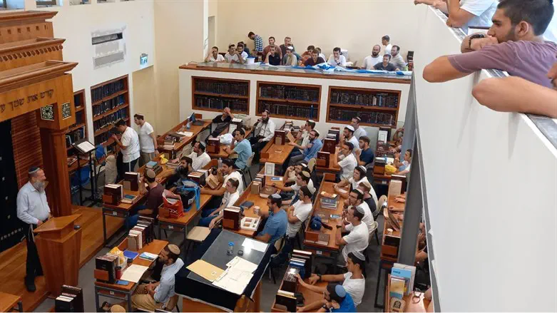 פתיחת הזמן בישיבת מעלה אליהו