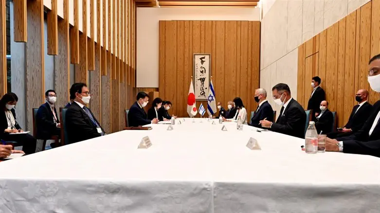 Benny Gantz meets with the Chief Cabinet Secretary