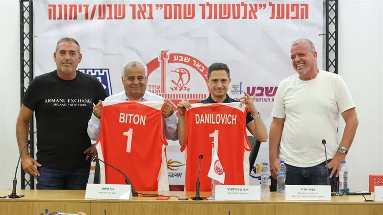 ראשי הערים והקבוצה במסיבת העיתונאים היום. מכפילים את הכוח בנגב