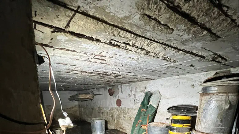 אחד התקרות הרעועות