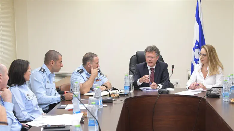 המפכ"ל וצוות ועדת הבחירות