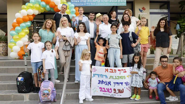 דורון אלמוג עם ילדי העולים