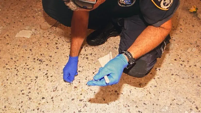 Collecting evidence from the scene