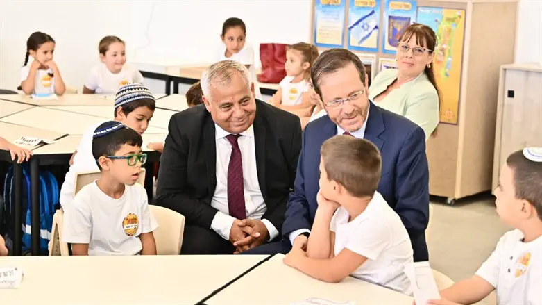 הנשיא בבית הספר בדימונה