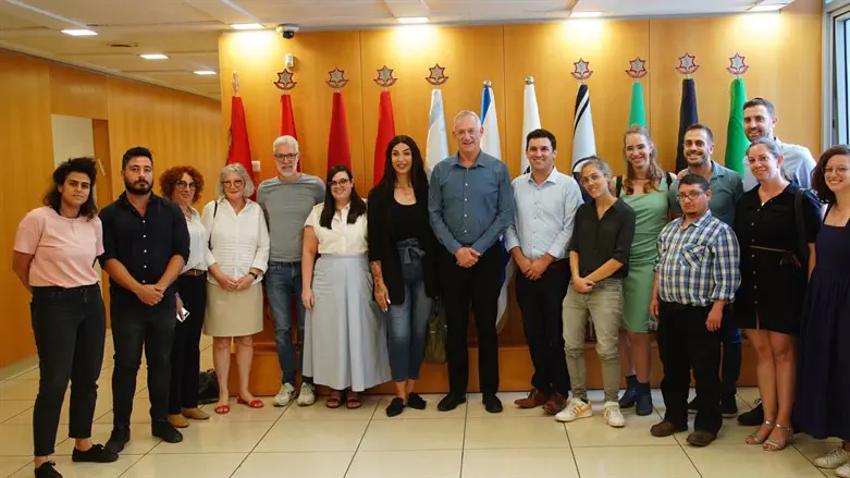 בני גנץ וגינזבורג במפגש