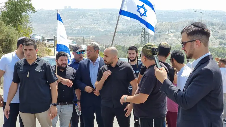 Ben-Gvir and supporters march on Samuel's Tomb near Jerusalem
