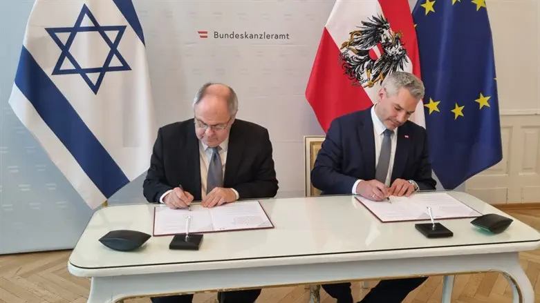 קארל ניהאמר ודני דיין