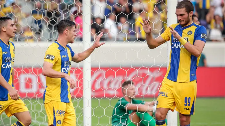 שחקני מכבי חוגגים הערב