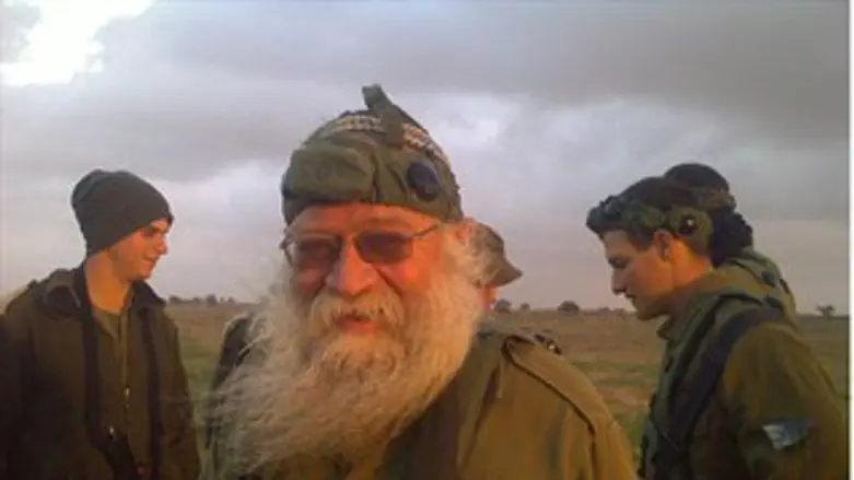 הרב שר שלום במילואים