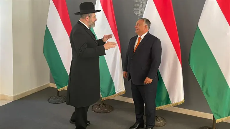 הרב לאו עם ויקטור אורבן