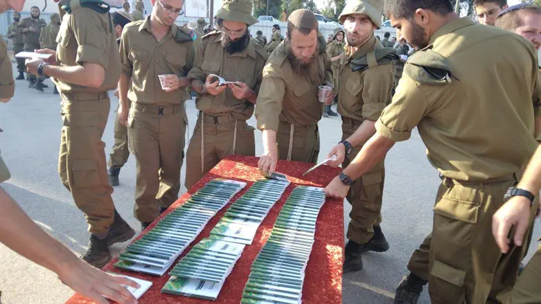 Gratitude ceremony for commanders