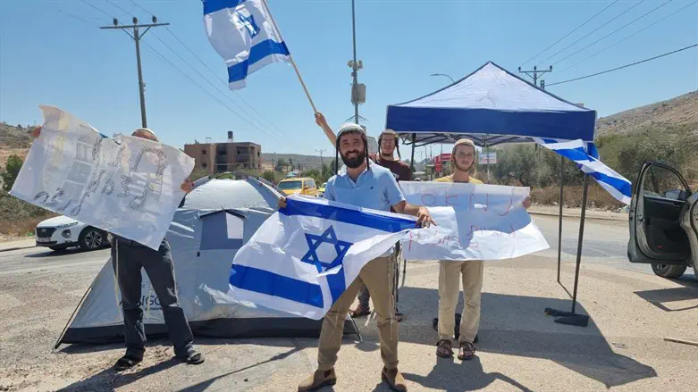 Цви Сукот у палатки протеста