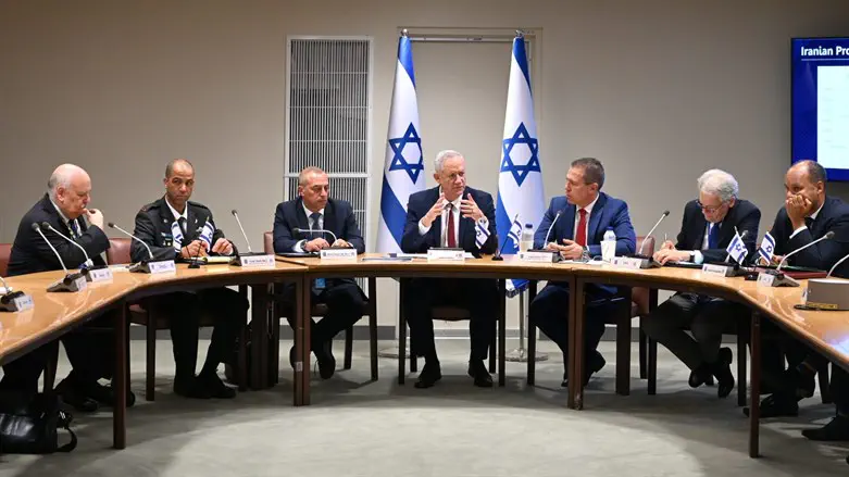 בני גנץ בתדרוך