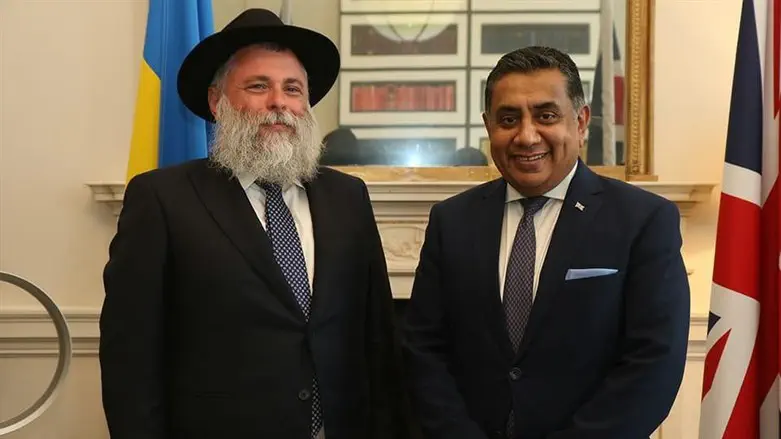 טאריק אחמד והרב יונתן מרקוביץ'.