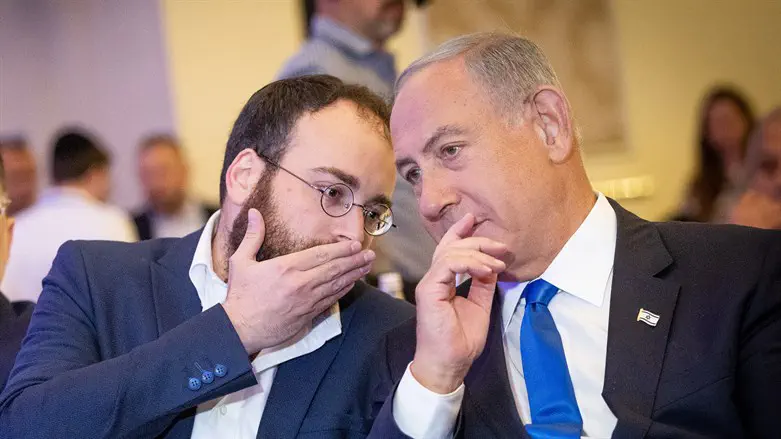 בנימין נתניהו והיועץ שלו זאב פליישמן