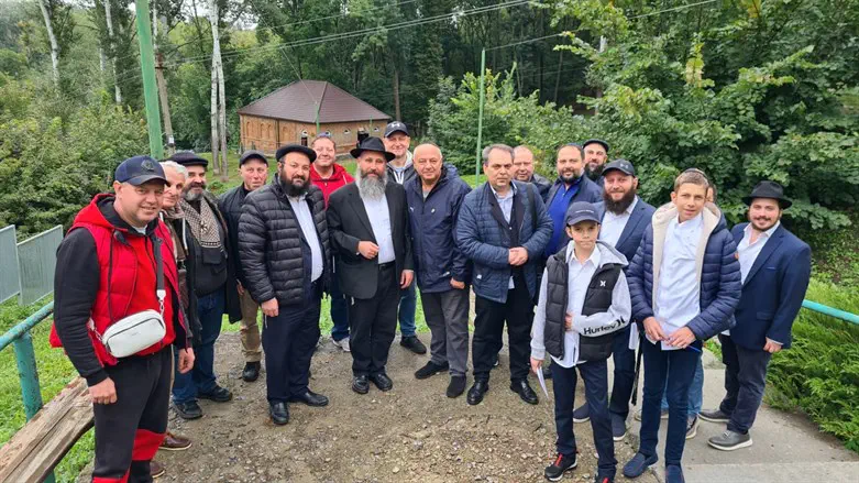 קבוצת מתפללים בהאדיטש