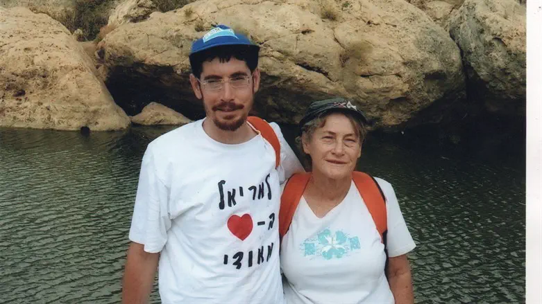 שרה דולב ובנה אריאל ז"ל