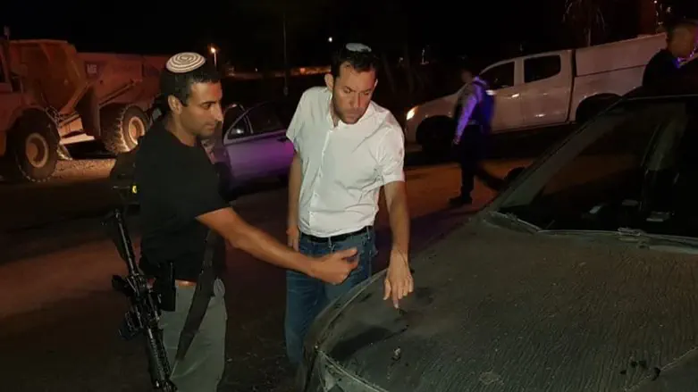 יוסי דגן בזירת פיגוע ירי, השבוע