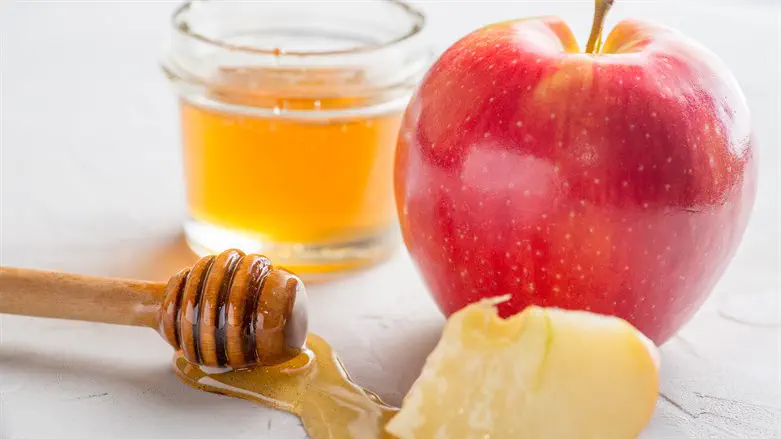 Apple in honey (illustrative)