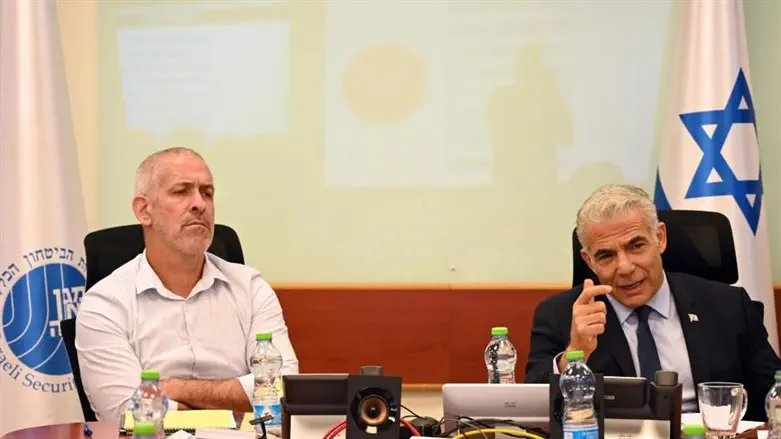 לפיד עם ראש השב"כ רונן בר