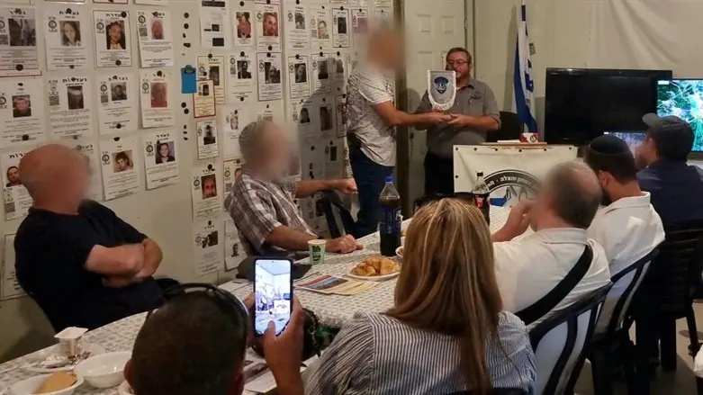 Visiting officers present the IDU with a banner of appreciation.