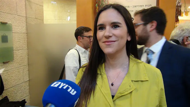 Эмили Амруси