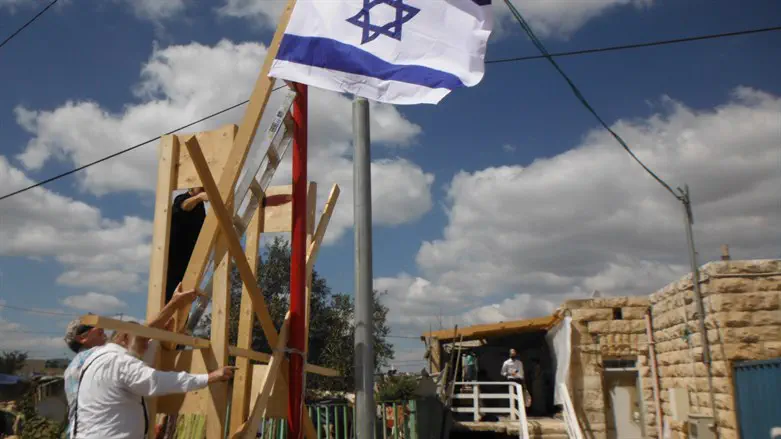 82-year-old Hershkovitz raises the flag over Beit Safafa