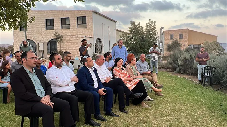 מתחייבים