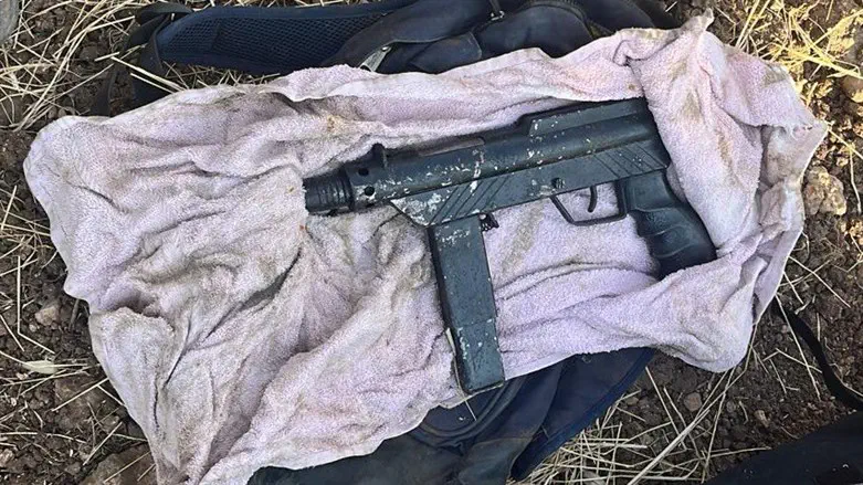 Weapon carried by the infiltrators