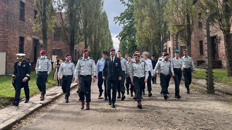 הרמטכ"ל כוכבי באושוויץ