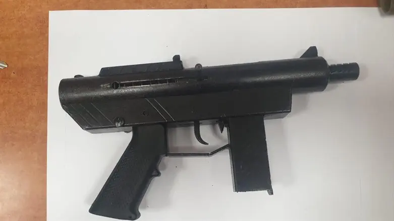 The submachine gun that was uncovered