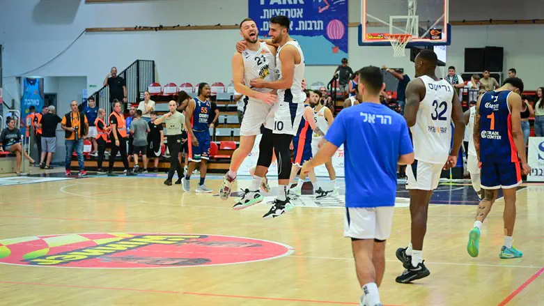 שחקני אילת. מאמן חדש שיציל אותם מירידה?